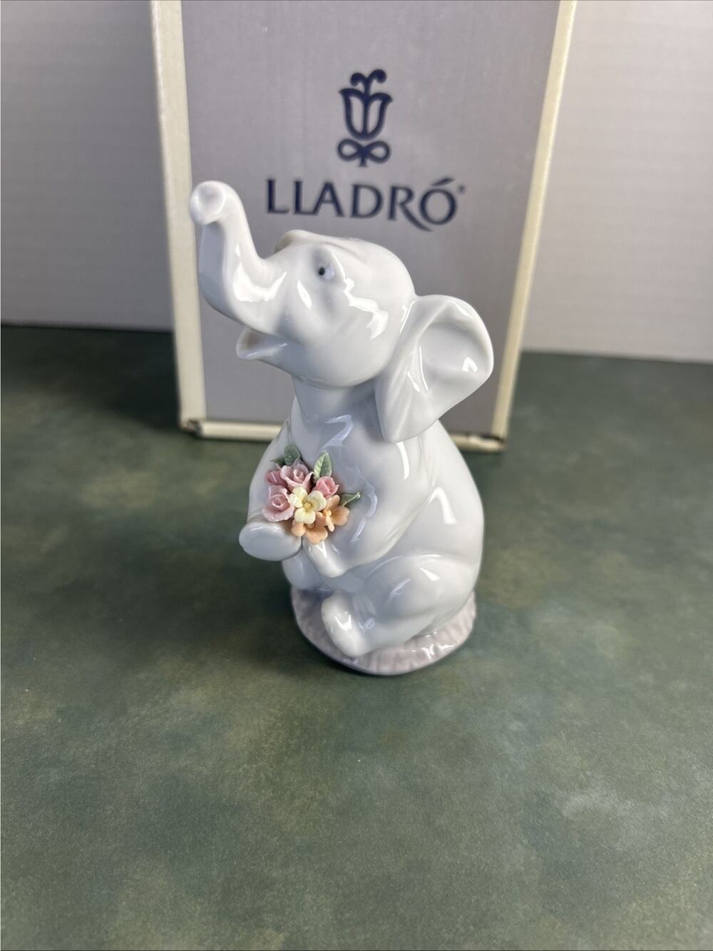 Lladro 06462 Lucky In Love Seated Elephant Figurine 1990 w/ Original Box Spain